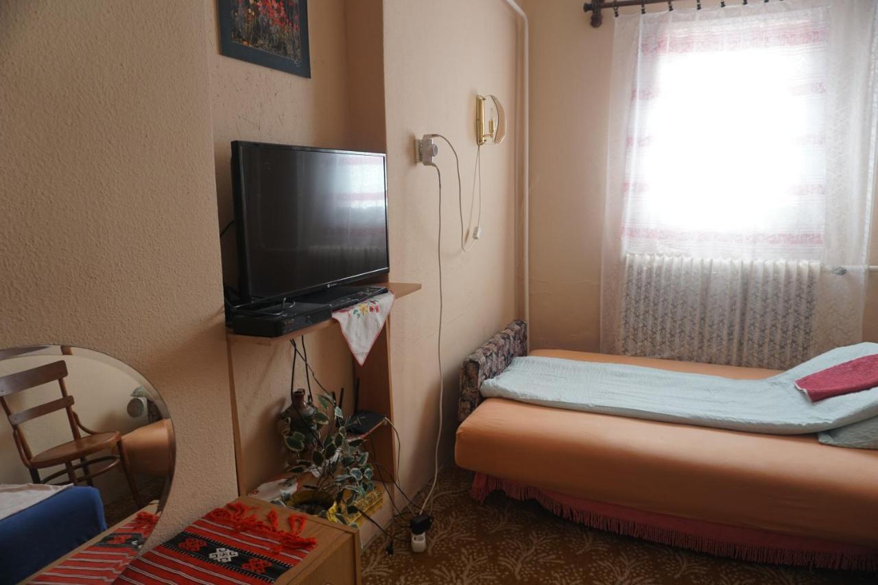 Piri Vendeghaz Hotel Hajduboszormeny Exterior photo